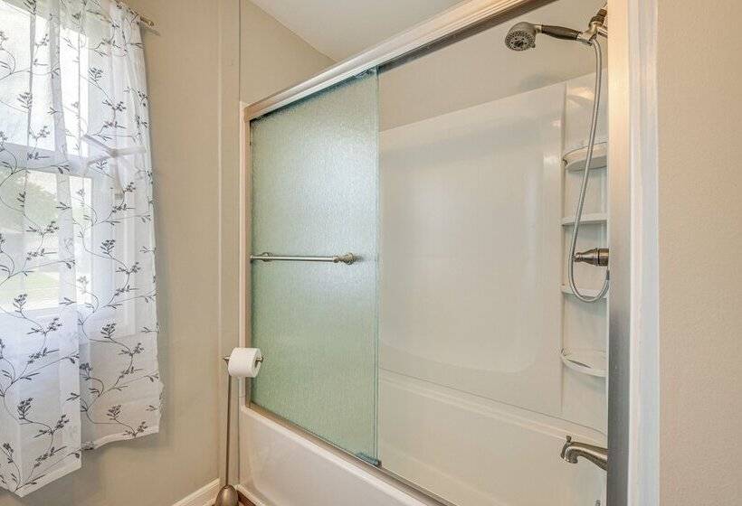 Tonawanda Home W/ Gas Grill Near Niagara Falls!