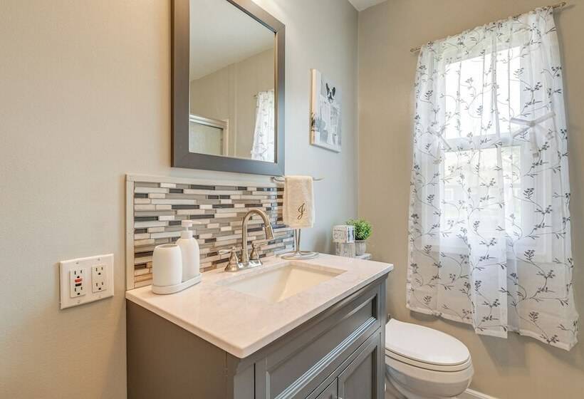 Tonawanda Home W/ Gas Grill Near Niagara Falls!