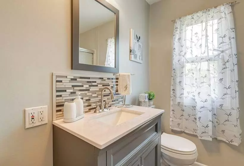 Tonawanda Home W/ Gas Grill Near Niagara Falls!