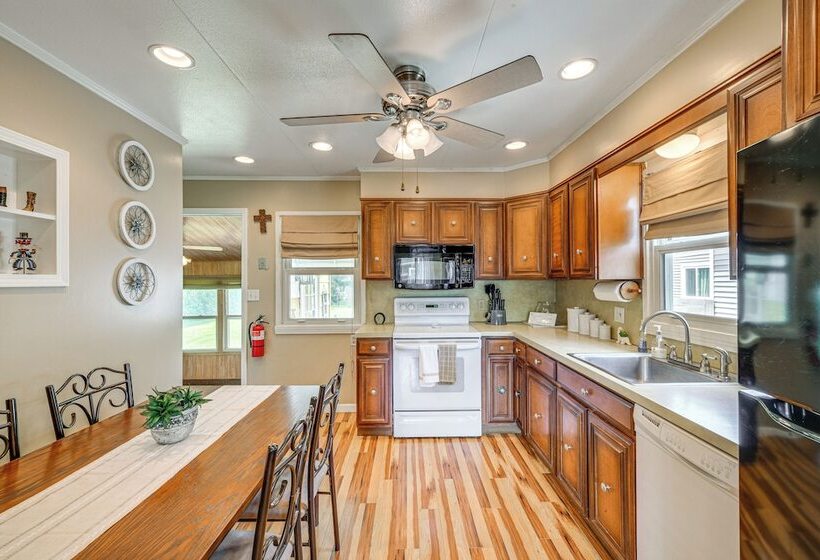 Tonawanda Home W/ Gas Grill Near Niagara Falls!