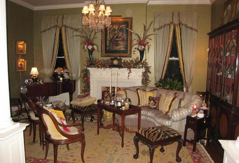 Bed and Breakfast Belle Oaks Inn