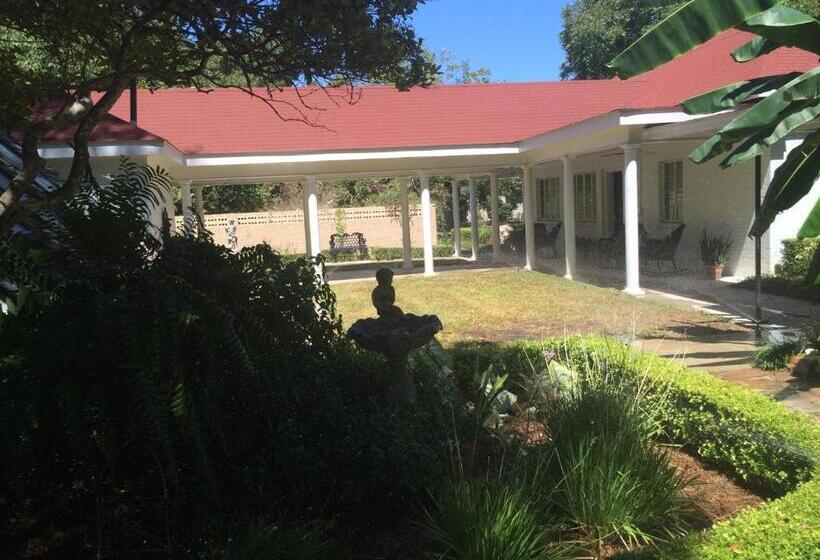 Bed and Breakfast Belle Oaks Inn