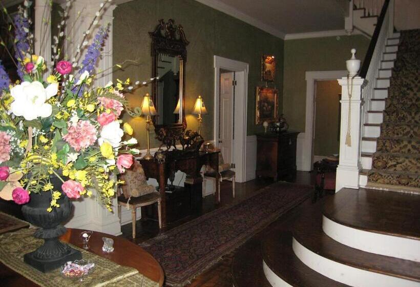 Bed and Breakfast Belle Oaks Inn