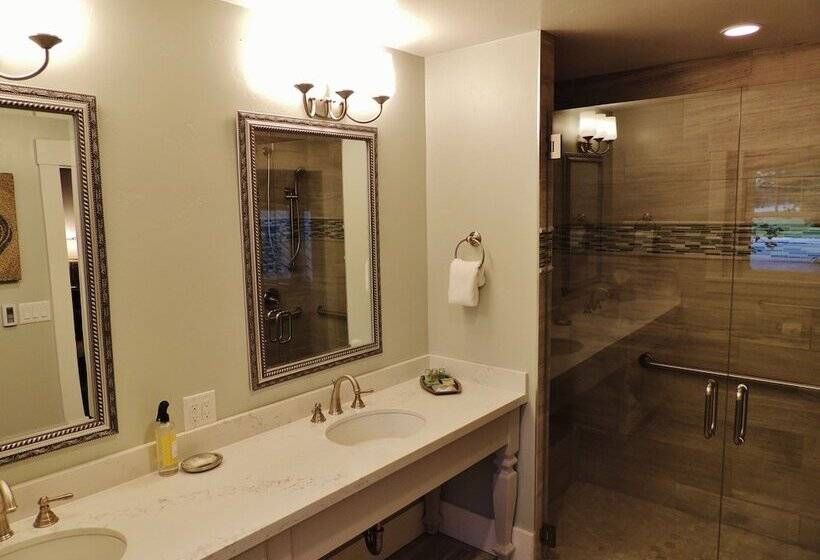 تختخواب و صبحانه Huff House Inn And Cabins