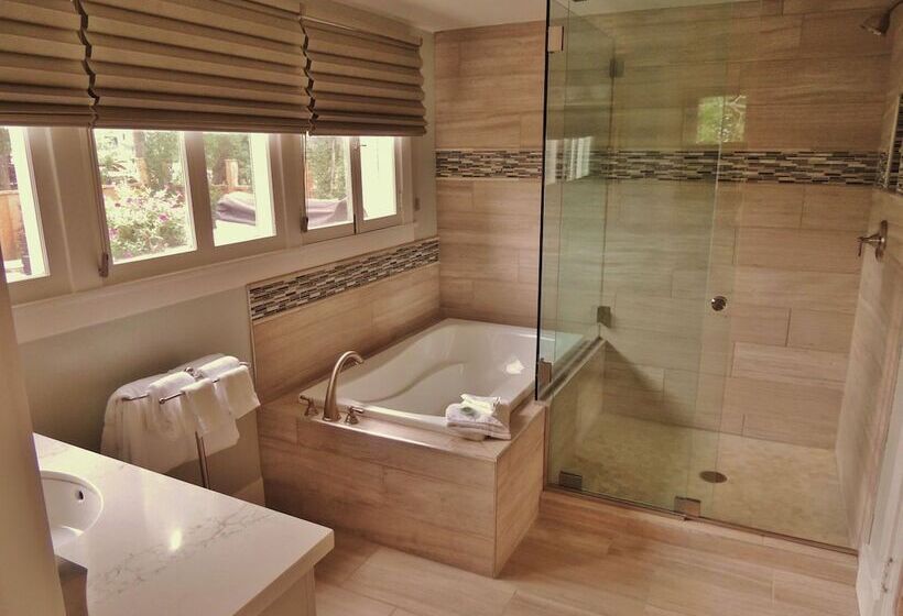 تختخواب و صبحانه Huff House Inn And Cabins