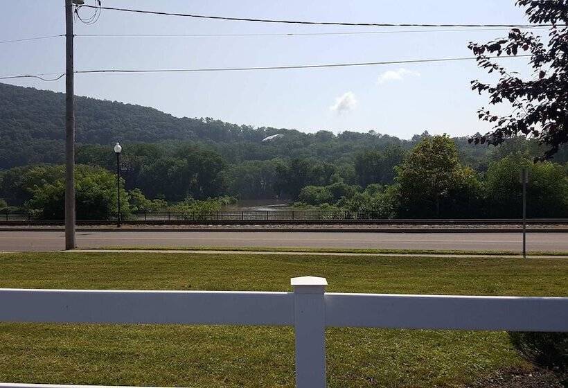 ベッドアンドブレックファースト The Bradford Inn