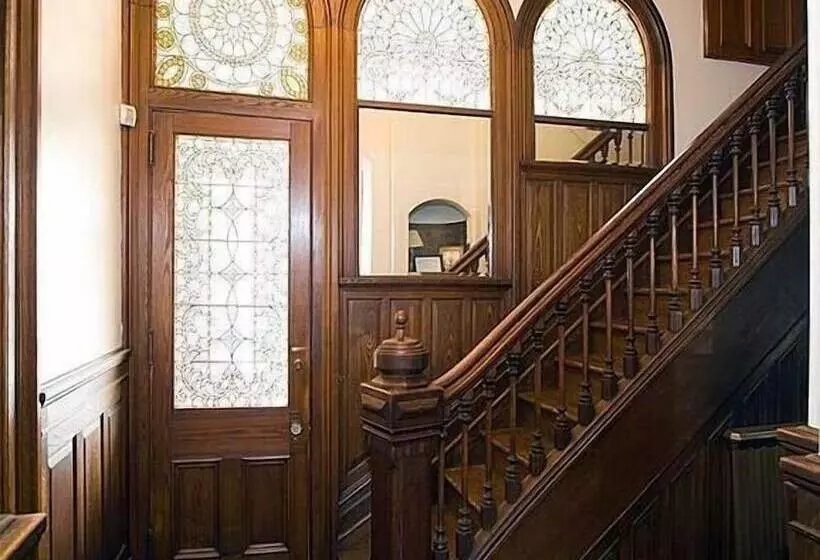 تختخواب و صبحانه The Inn At Centre Park