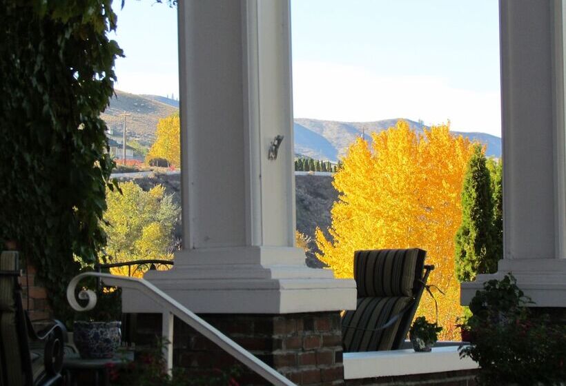 ベッドアンドブレックファースト Warm Springs Inn & Winery