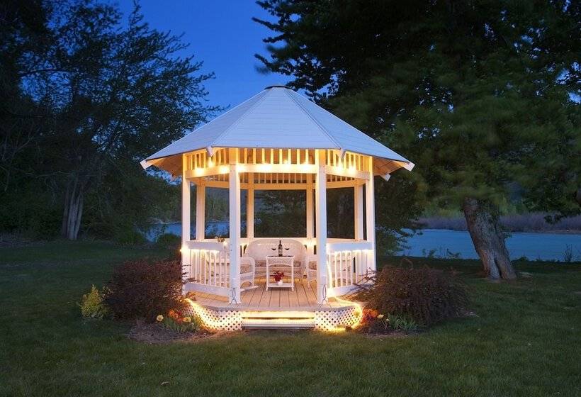 ベッドアンドブレックファースト Warm Springs Inn & Winery