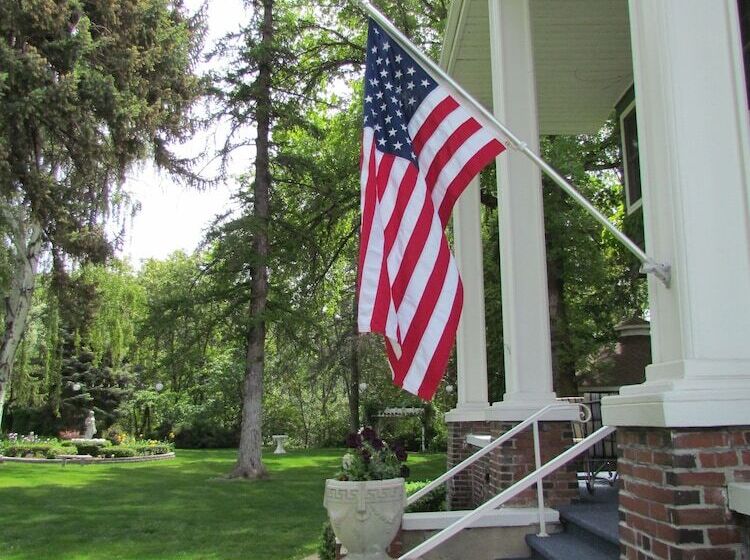 ベッドアンドブレックファースト Warm Springs Inn & Winery