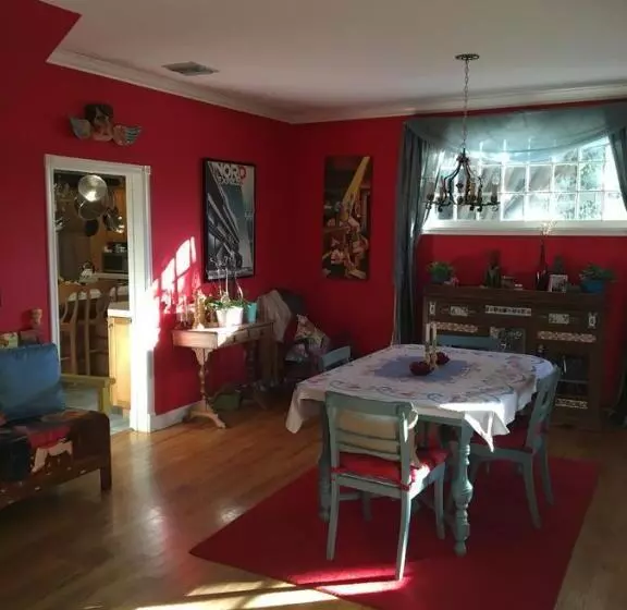 Elaine S Hollywood Bed & Breakfast