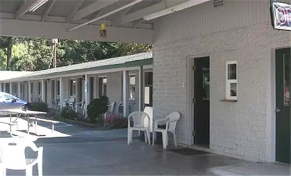 Forest Lodge Motel