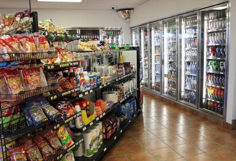 فندق Lucky 7 Casino &