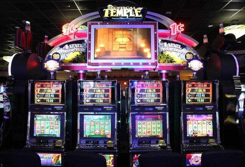 فندق Lucky 7 Casino &