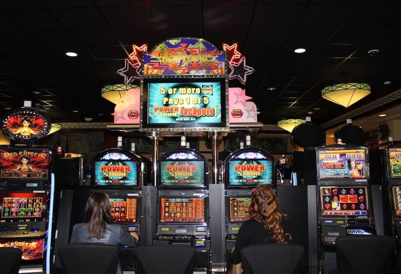 فندق Lucky 7 Casino &