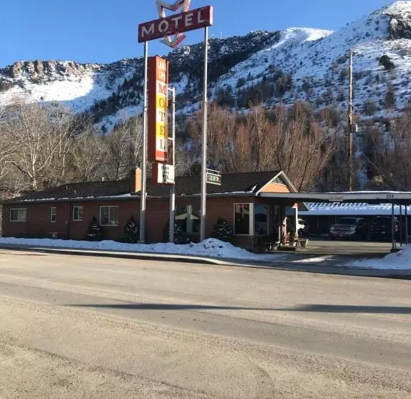 Lava Spa Motel & Rv