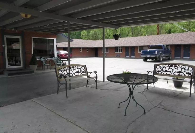 Lava Spa Motel & Rv