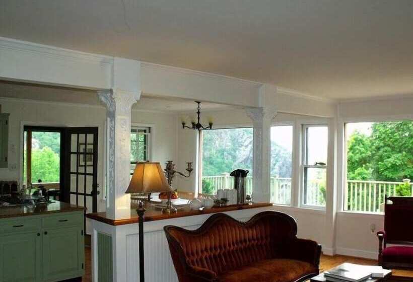 Ledge House Bed & Breakfast