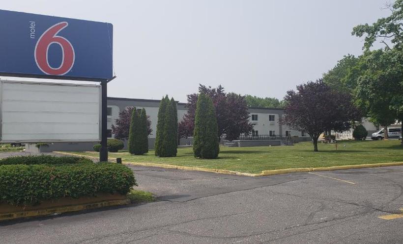 Motel 6 Tinton Falls, Nj