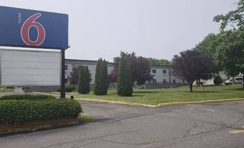 Motel 6 Tinton Falls, Nj