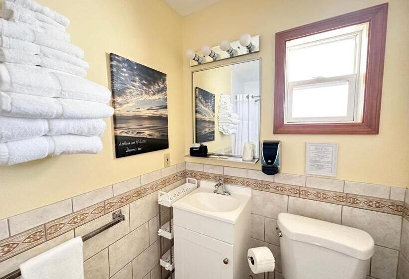 فندق على الطريق Abellona Inn & Suites