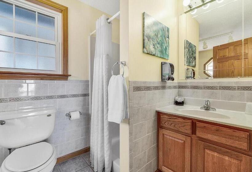 فندق على الطريق Abellona Inn & Suites