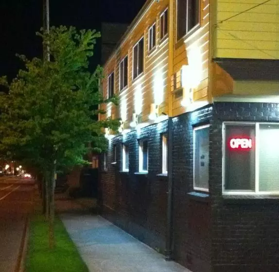 モーテル Economy Inn