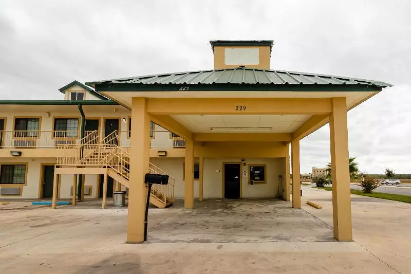 Motelli OYO Hotel Pearsall I-35 East