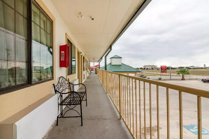Motelli OYO Hotel Pearsall I-35 East