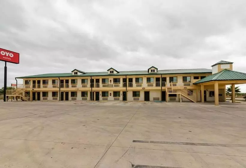 Motelli OYO Hotel Pearsall I-35 East