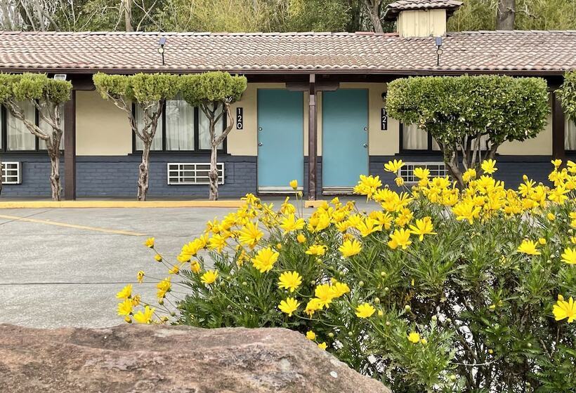 מוטל Red Bluff Inn