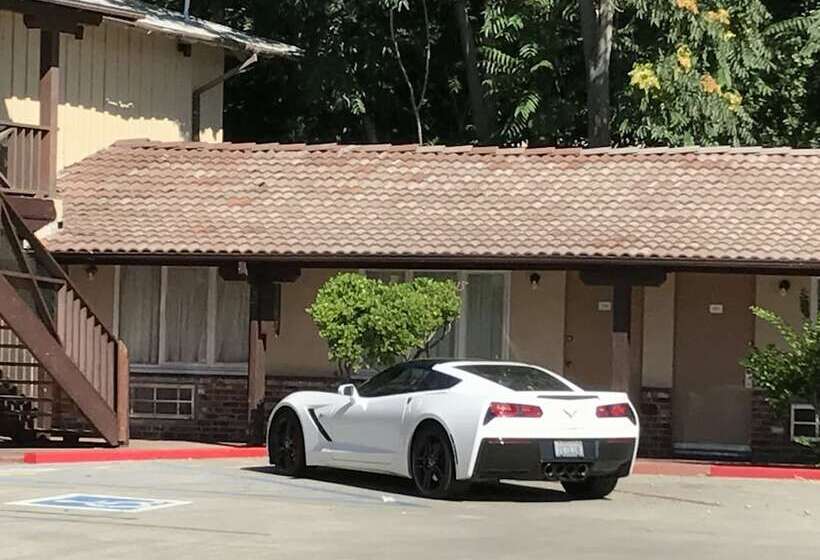 מוטל Red Bluff Inn