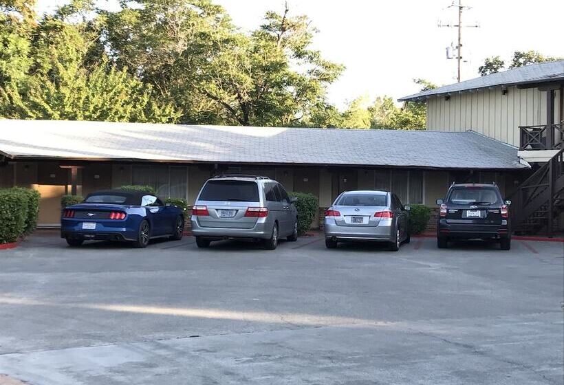 מוטל Red Bluff Inn