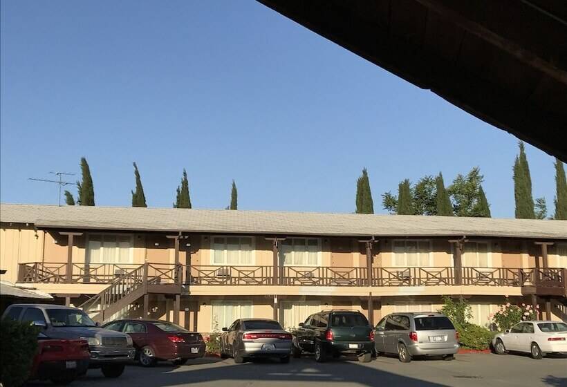 מוטל Red Bluff Inn