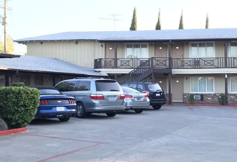 מוטל Red Bluff Inn