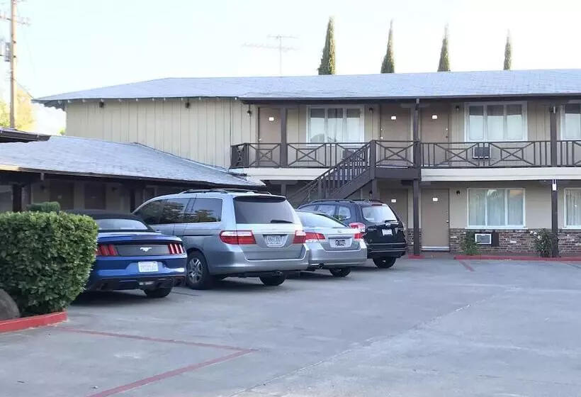 Motelli Red Bluff Inn