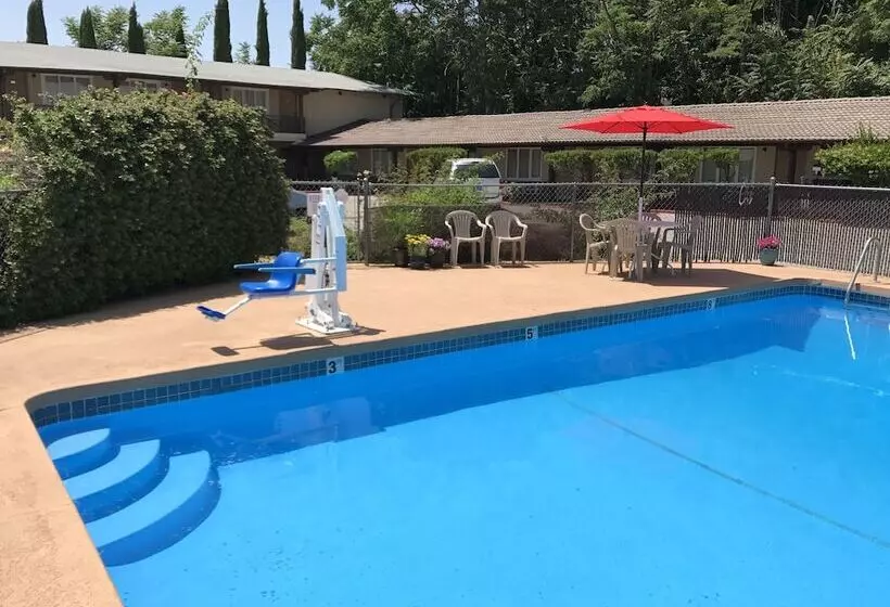Motelli Red Bluff Inn