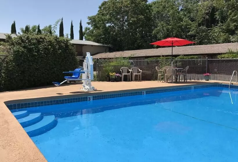 Motelli Red Bluff Inn