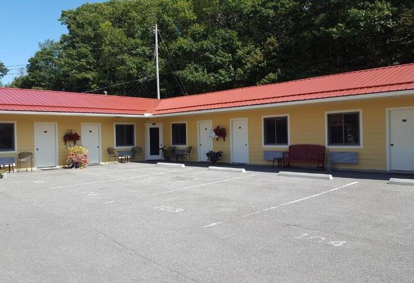 فندق على الطريق The Garrett Inn