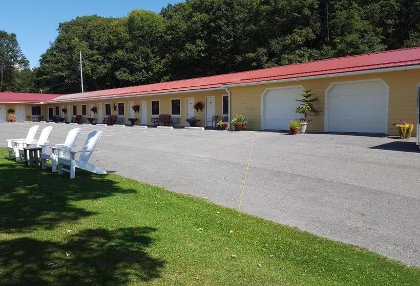 فندق على الطريق The Garrett Inn