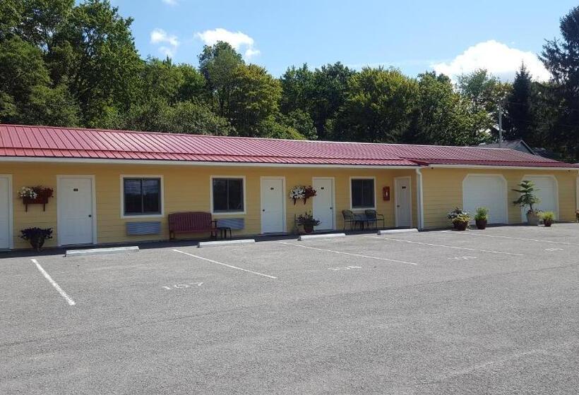 فندق على الطريق The Garrett Inn