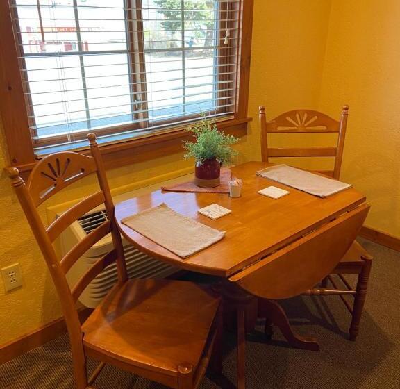 فندق على الطريق The Garrett Inn