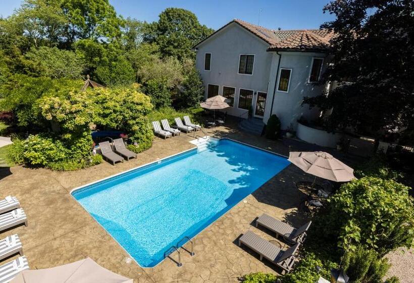 The Villa Bed And Breakfast