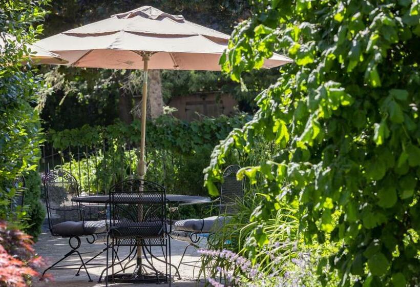 The Villa Bed And Breakfast