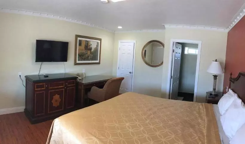 Wagon Wheel Motel