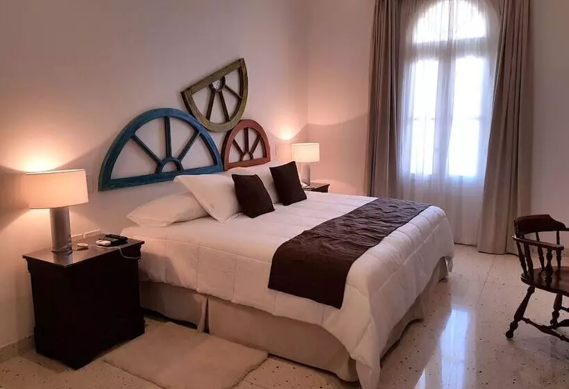 Quinta & Ocho Hotel Boutique