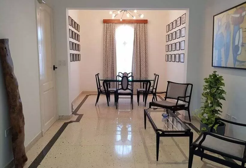 Quinta & Ocho Hotel Boutique