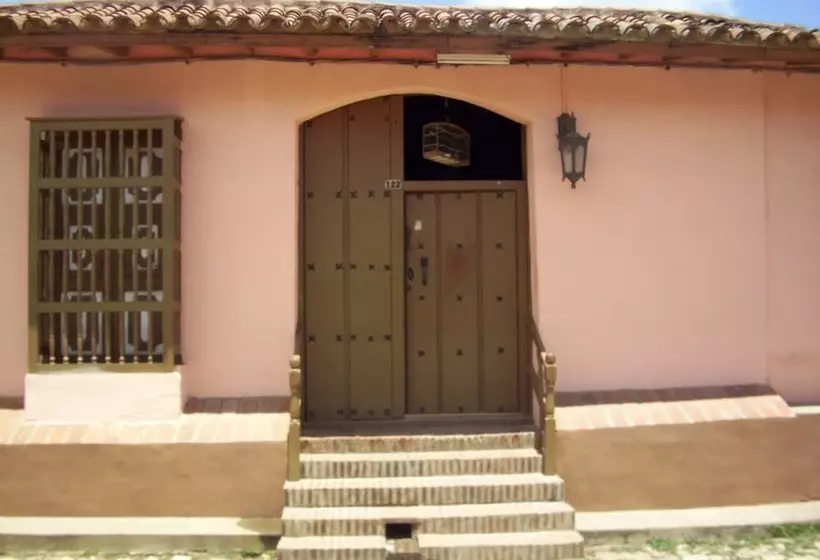 مسافرخانه Pablo Y Noemí