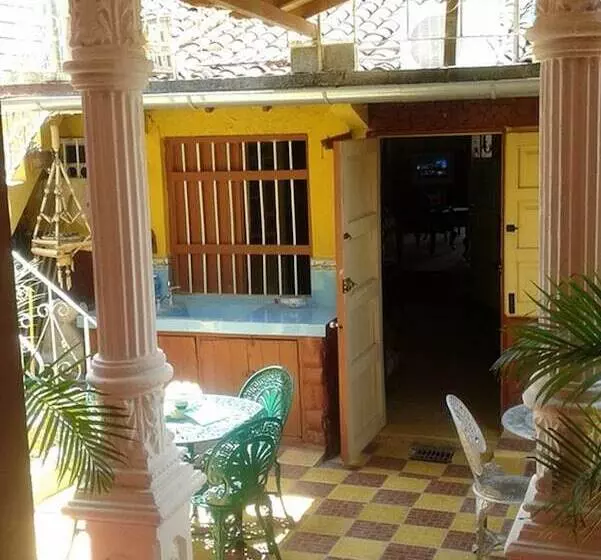مسافرخانه Pablo Y Noemí