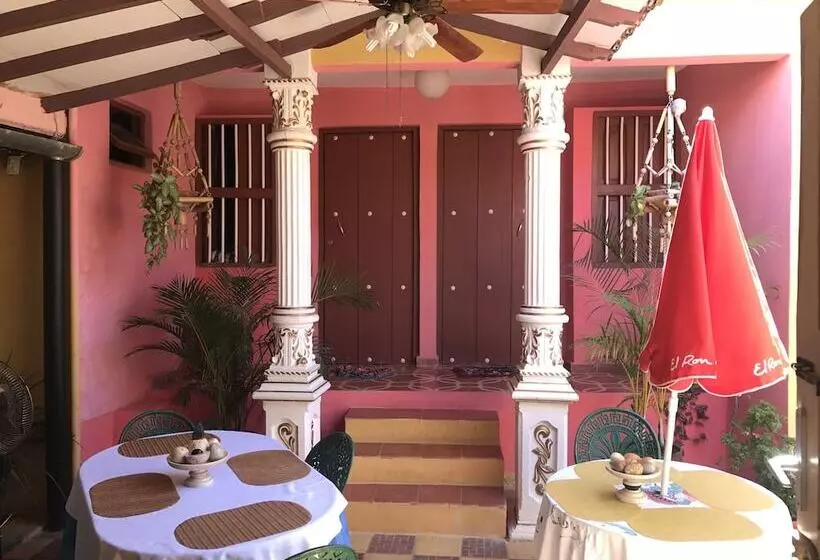 مسافرخانه Pablo Y Noemí